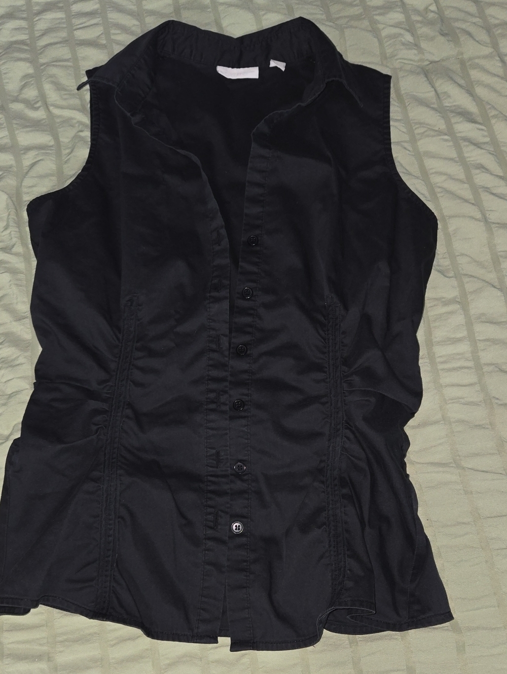 New York & Company Black Sleeveless Button-Front Shirt